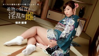 Mulher desagradável que fica bem em quimono Ayane Sakurai