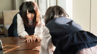 Selepas sekolah H / Asuka yang pakaian seragamnya terganggu di hadapan cermin
