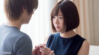 SEX / Mitsuha nhuộm đỏ má của một cô gái nhút nhát với âm hộ đã cạo