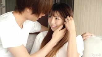 Etch that the real face of a naive beautiful girl looks into / Moe