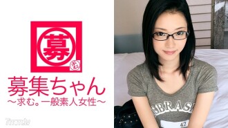 超SSS級美少女大學生美雪登場！她申請成為戴眼鏡的女孩的原因是“我想與專業（AV演員）發生性關係♪”為什麼！做吧！ ??這麼可愛的女孩！模特. 像藝人一樣可愛的纖細身材一定要看！ “我在努力學習，因為我以後想當秘書！”你想成為一名情色秘書嗎？