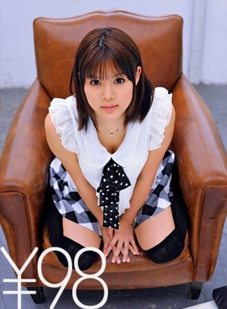 Tsukasa Aoi 的作品價格合理！性和清潔口交。將它插入背部並戳完全暴露的 mako 直到它碰到背部。吹拉拉的雞婆騎在背上，互相搖晃臀部。以傳教士姿勢用堅硬的公雞用槍刺穿後吸到最後一滴的清潔口交 葵司