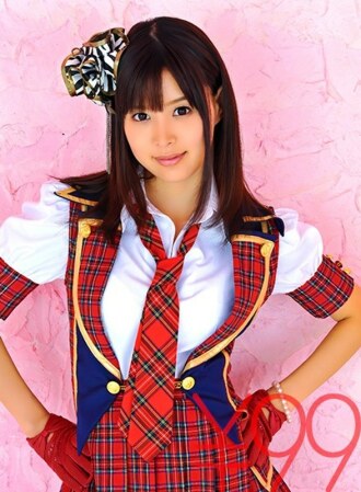 Tsukasa-chan studiert achtundvierzig Hände in einem Idolkostüm. Kämpfen Sie gegen den Schauspieler und schütteln Sie seine Hüften, während Sie geführt werden. Während des Erlernens der Technik wird es mit einem harten Kolben durchbohrt, und in der Missionarsstellung ist es ein Druckkolben zur vollen Sicht. Tsukasa Aoi bekommt mit einem Hochgeschwindigkeitskolben eine Gesichtsbesamung