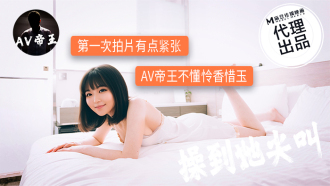 처음 촬영이라 조금 긴장했는데 AV 황제는 그녀를 어떻게 배려해야 할지 이해하지 못하고 그녀가 비명을 지를 때까지 섹스했습니다.
