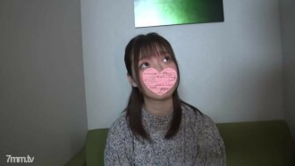 Pichi Pichi 带著可爱的笑容 19 岁 纯白美丽的裸露肌肤。终于出现了模特美少女大学生。