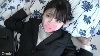 Yumi-chan, une belle fille de classe idole qui est présentatrice de nouvelles locale. Écureuil cru à l'agonie avec un costume de recrutement inconnu. Éjaculation massive et deux éjaculations vaginales de masse tirées d'une petite chatte.