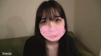 Uma esteticista esguia de 21 anos de idade, de pele clara, que conheci em um bar de esquina. Tiro de metralhadora sexual pela primeira vez!