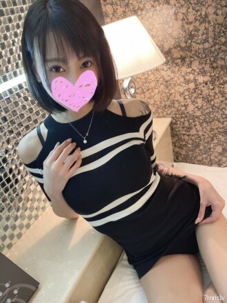 [個人拍攝] 與一個沉迷於公雞的美麗接待員發生性關係，他忍不住乞求勃起的公雞，同時從討厭的貓中滴下淫穢的汁液！接待員：Tsubasa（24歲）