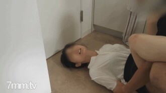 [Không kiểm duyệt x Chụp cá nhân] Nhân lúc chồng vắng nhà, cô ta trắng trợn vào nhà cặp đôi, tấn công người phụ nữ đã có gia đình đang rửa bát trong bếp, quan hệ tình dục chớp nhoáng trên gác bếp và quay lại với khuôn mặt như ruộng. FC2-PPV-2785391