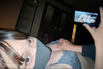 Maria qui a un petit ami. Je lui ai fait prendre un gonzo en jouant une vidéo de tricherie avec moi devant mon petit ami. FC2-PPV-2857224