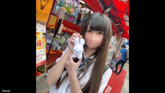 第一槍！數量有限[未經審查] 太可愛的女孩◯擁有偶像臉和年輕臉的學生！ ！！一邊高興地歪著臉，一邊用漂亮的聲音喘著粗氣，一邊擾亂制服，一邊對年輕的生殖器進行陰道射精！ ！！體液很亂……
