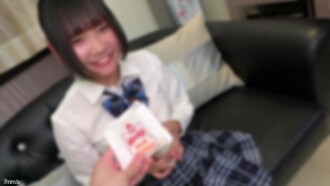 A sophomore in her teens with a cute smile who picked her up at a fast food restaurant. Beautiful big breasts with a young face and a plump body in uniform are too lewd. If you say "Put it inside ...", you have no choice but to cum inside.