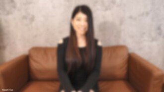 Une belle fille aux longs cheveux noirs et aux seins en forme de cloche. Un corps sain de 21 ans avec 5 coups, 3 coups de sperme vaginal et une vidéo non coupée qui fait que tout son corps est couvert de sperme.