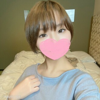 【露絲】小短髮的小女孩，一種透明感，假美術玩具。