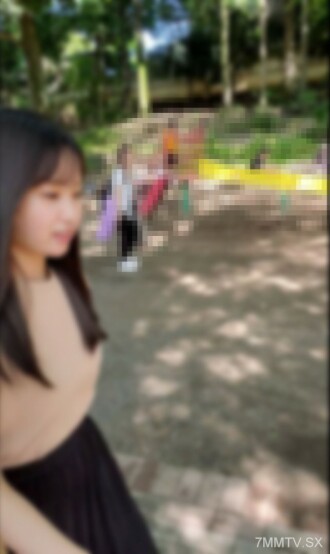 ถูกจับแล้ว ในตอนกลางวัน ผู้คนในสวนสาธารณะจะมีเพศสัมพันธ์กัน ฉันเป็นเบอร์หนึ่ง F white cup beauty เพราะว่าฉันเหงื่อออกและเหงื่อออกมาก และฉันต้องเผชิญกับความละอายและความรู้สึก
