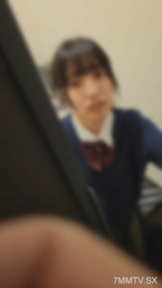 美少女直播網第一名蒖裖一位不知名老人的陰莖插入 