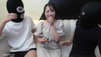 漏水的噴泉速度呈白色，清爽。