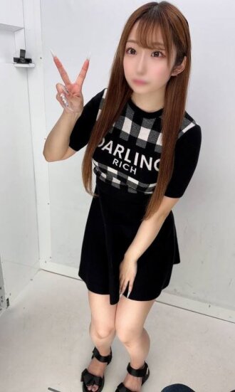 【第一部】五位聲音和舉止可愛的可愛女僕型美女在照相亭裡拍紀念照，露出內褲♥ 享受著漫長而深情的親吻，同時撫摸著她們稚嫩豐滿的乳房。