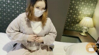 Wanita yang sudah berkahwin yang membeli barang berdekatan telah tertipu dengan imej video tersebut, dan hasilnya terpaksa mengikuti video IMEDAMAFC2 | Pasaran elektronik FC2