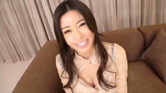【附赠花絮】【私人拍摄】【全脸曝光】一位在婚礼场地工作的丰满美女释放了所有无法透过自慰满足的欲望♡ 她丰满敏感的身体在被巨根猛操时疯狂达到高潮！
