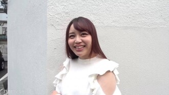 [Yui-chan x shooting individuel] Il a commencé à lui caresser la poitrine... Jouant légèrement avec elle lors de leur première rencontre, l'éjaculation, la sensation de sa tête sensible a continué à monter en flèche... | Marché électronique FC2