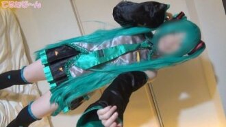 Cosplayer Miku itu kembali dalam versi yang diperbarui! Masturbasi & seks dengan kostum Miku biasanya!