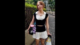 [A curvy beauty who looks like Ugaki Mariko!!] This blonde, boyish beauty was heartbroken after breaking up with her boyfriend, so I kept cumming inside her.