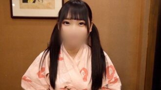 【無審查】【露臉】【內射】與長相酷似新垣結衣的18歲偶像穗乃果一起去溫泉過夜♡ 她凌亂的浴衣讓變態老頭的下體勃起，他真的在她體內射精了。