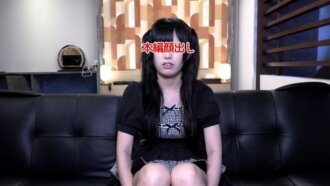 [Visage intégral révélé] Nano (18 ans), une beauté brune aux couettes et à la poitrine généreuse, est filmée pour la deuxième fois. On la force à se faire lécher l'anus, à manger d...