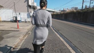 [Privater Dreh, NTR-Abspritzer] <Die schlanke, schöne Frau eines Freundes> Die Frau des Freundes kommt wie verrückt, während sein Schwanz hart in sie eindringt! "Wenn ich erwischt...