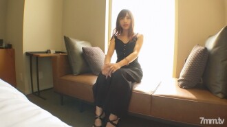 [Premier coup] [Dialecte du Kansai gal] [Blanchiment de la forme du corps du modèle] Une fille amateur avec une atmosphère lumineuse. En fait, j'ai peu d'expérience. Je suis toujours étonné de l'expérience de le faire pour la première fois de ma vie. Application AV sur le net → Prise de vue d'expérience AV 1032
