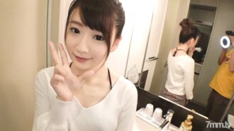 【第一槍】【尿褲子】【透明○活躍JD】透明性出眾的業餘大學生，情色敏感度太高。連續去世太多次了……【第一槍】網上AV應用→AV體驗拍攝1120