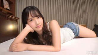 [First shot] [Fluffy beautiful breasts] [Extreme grind cowgirl position] Lumilitaw ang isang magandang LIVE broadcaster na mukhang inosente ngunit may malademonyong hitsura. Kapag natunaw ang cute na mukha at tinanggap ang malaking titi sa likod ng ari, nararamdaman mo ito habang kinukumbulsyon ang magandang puwitan.. AV application sa net → AV experience shooting 1741
