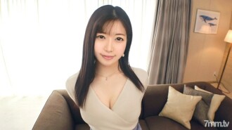 【第一槍】【光澤出眾的美臀】【不忠的美人妻】發現身材纖細但身體部位美的美人妻。一邊對著上位姿勢的女人搖動美乳一邊迷人地閃閃發光，不知道釋放的慾望不會停留.. 應用外行，第一次AV拍攝270