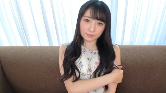【청초계? 】 AV 여배우를 동경하고 AV 출연을 결정한 메밀 가게 점원의 언니. 덩굴로 깨끗하고 더러움을 모르는 것 같은 청초계 오마◯ 여기에 용서 없이 극태육봉이 삽입되어 간다…
